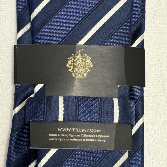 ELEGANT DONALD TRUMP SIGNATURE COLLECTION BLUE BLACK AND WHITE STRIPE DRESS TIE - Picture 3 of 5